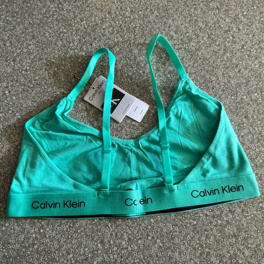 Calvin Klein New with tags
1996 Plus Size Unlined Bralette Size: 2X - Picture 5 of 9